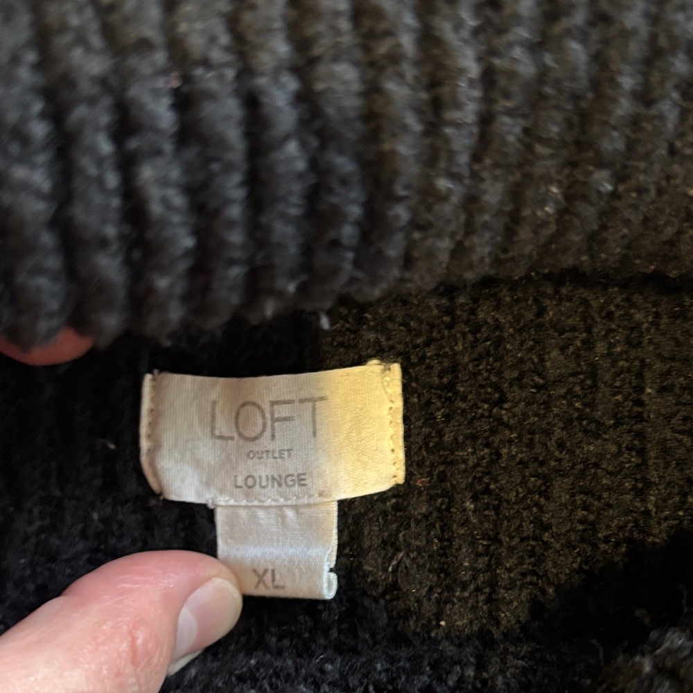 Women's Black Turtleneck Tunic Sweater-Size XL - Picture 2 of 3